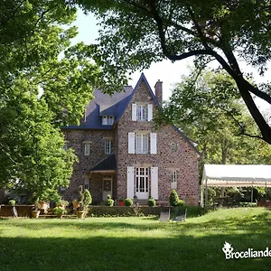  Bed & Breakfast La Maison Rouge Broceliande France